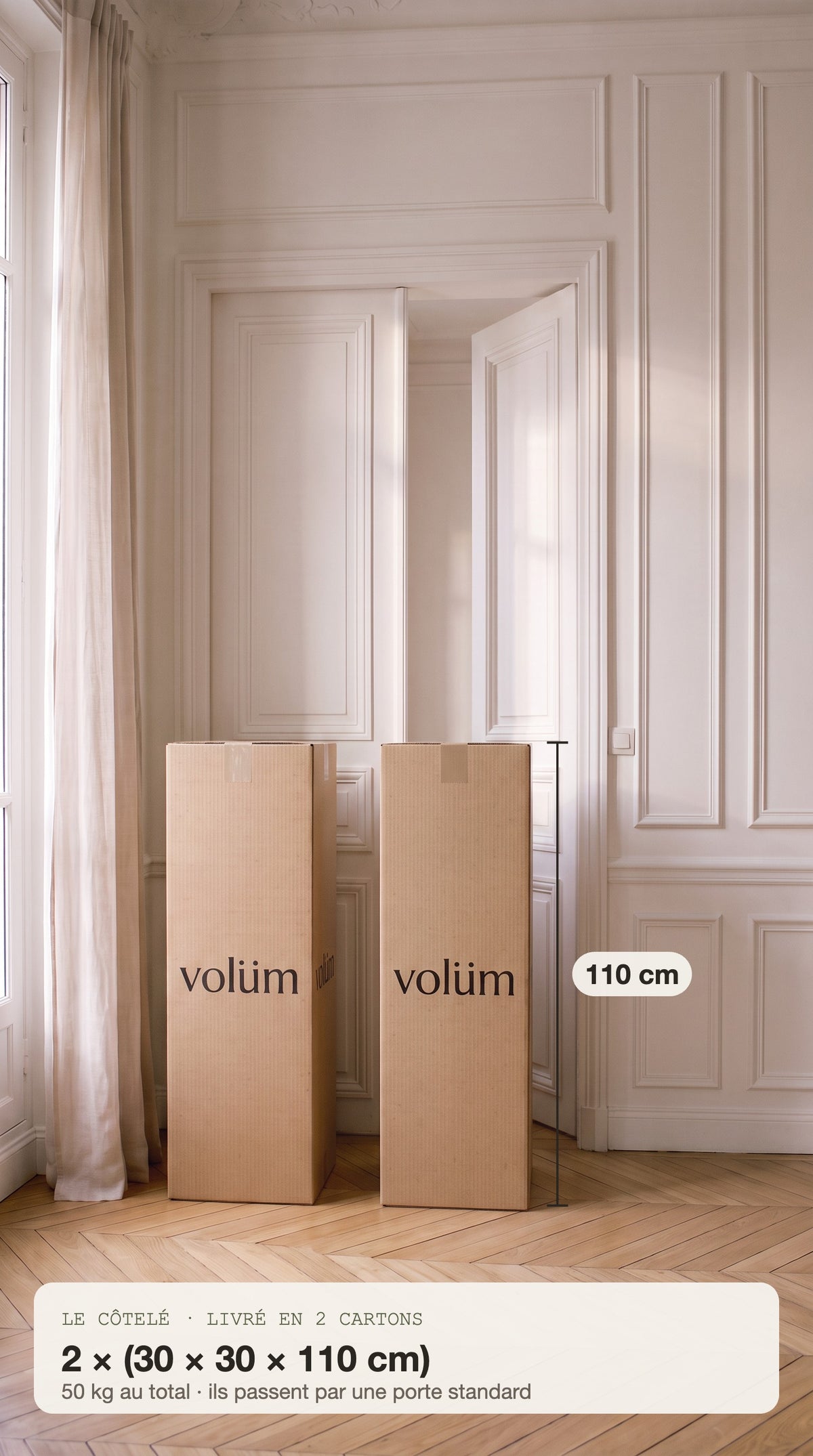 Les 2 cartons du Côtelé, 30 × 30 × 110 cm chacun, posés à côté de la porte du salon